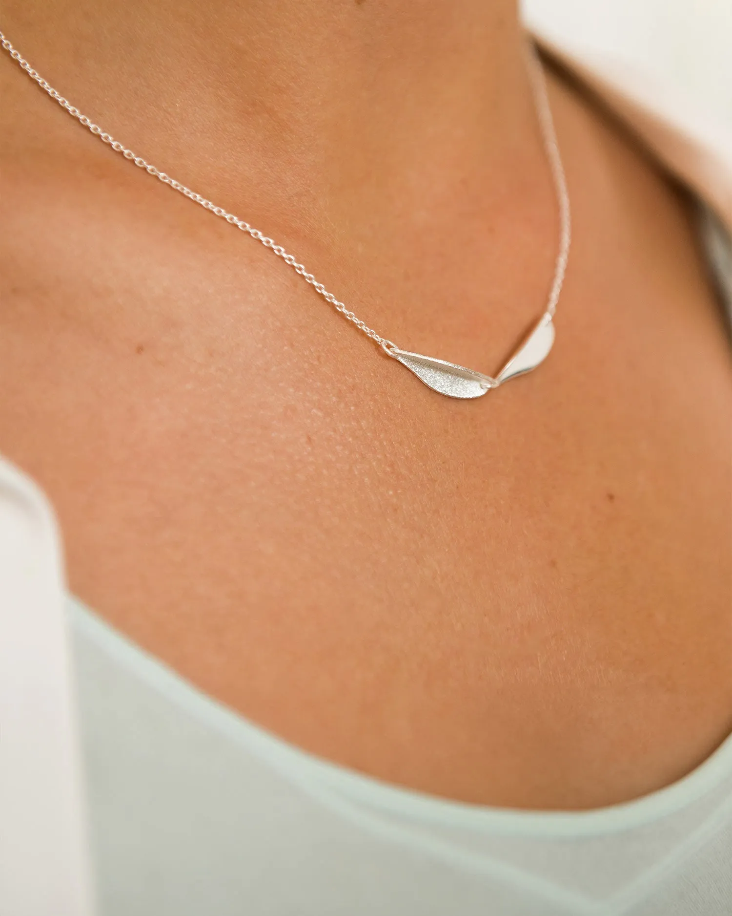 Evening single necklace silver